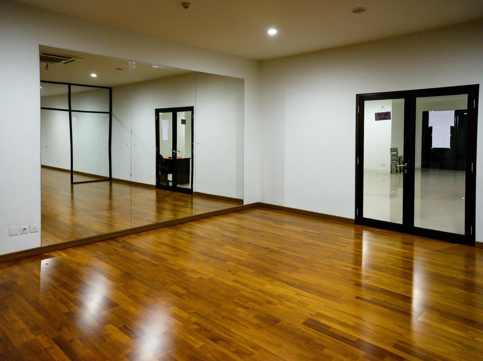The Cupcake Suites Jakarta Exterior photo